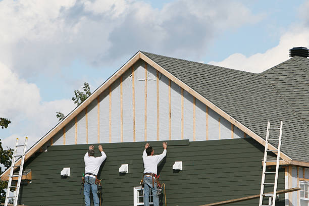 Professional Siding Installation technician working in Jacksonville, TX